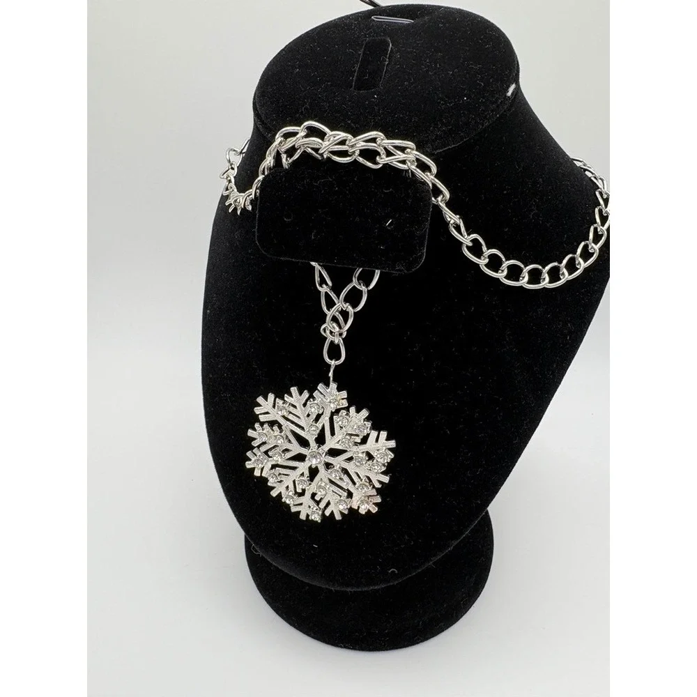 Women Silver Tone Snowflake Pendant Necklace Rhinestone Accents Chain Jewelry
